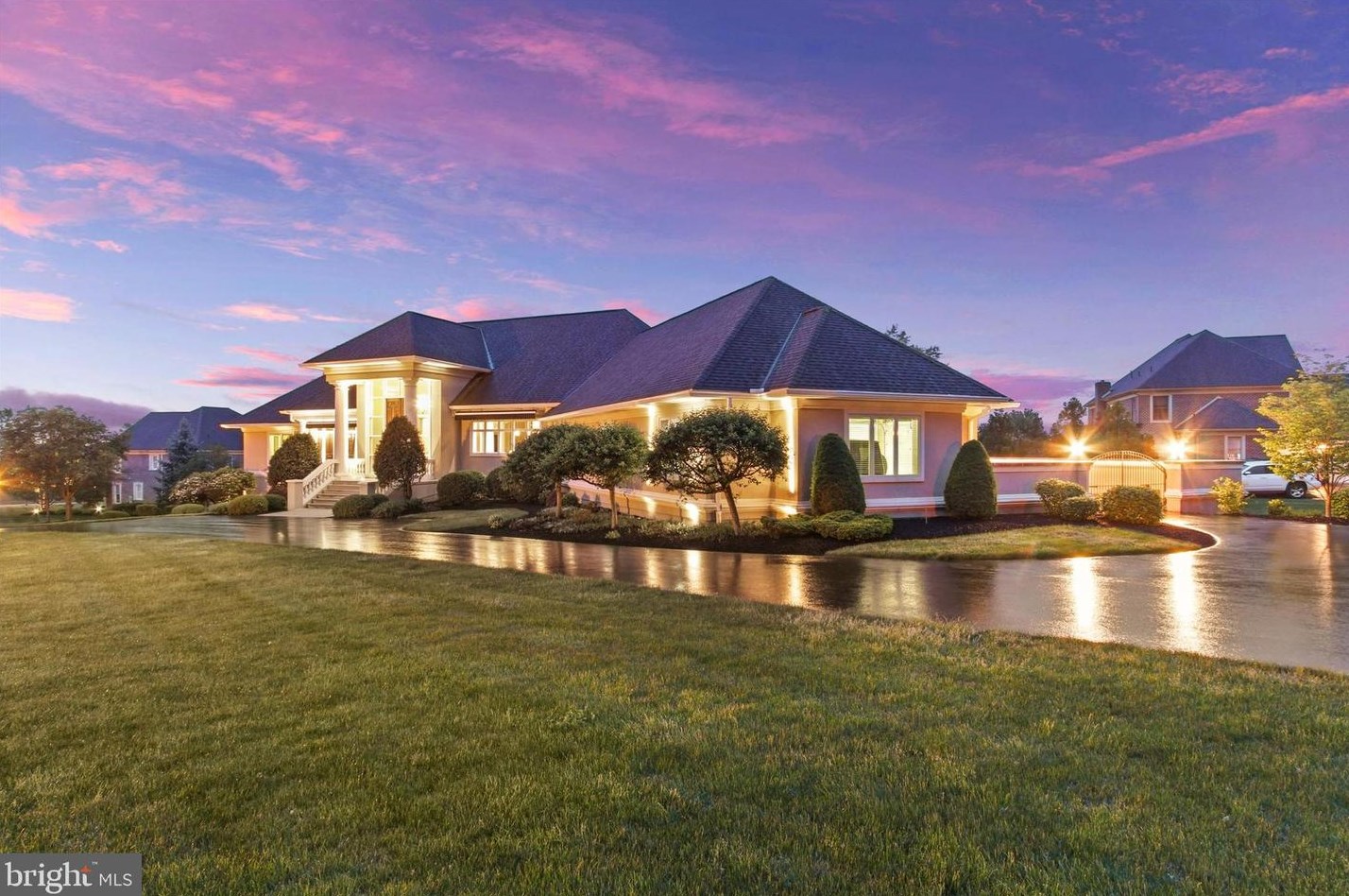 280 Thornhill Dr, Hanover PA  17331-7973 exterior