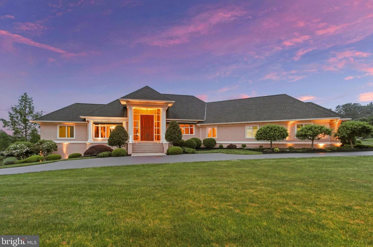 280 Thornhill Dr, Hanover PA  17331-7973 exterior