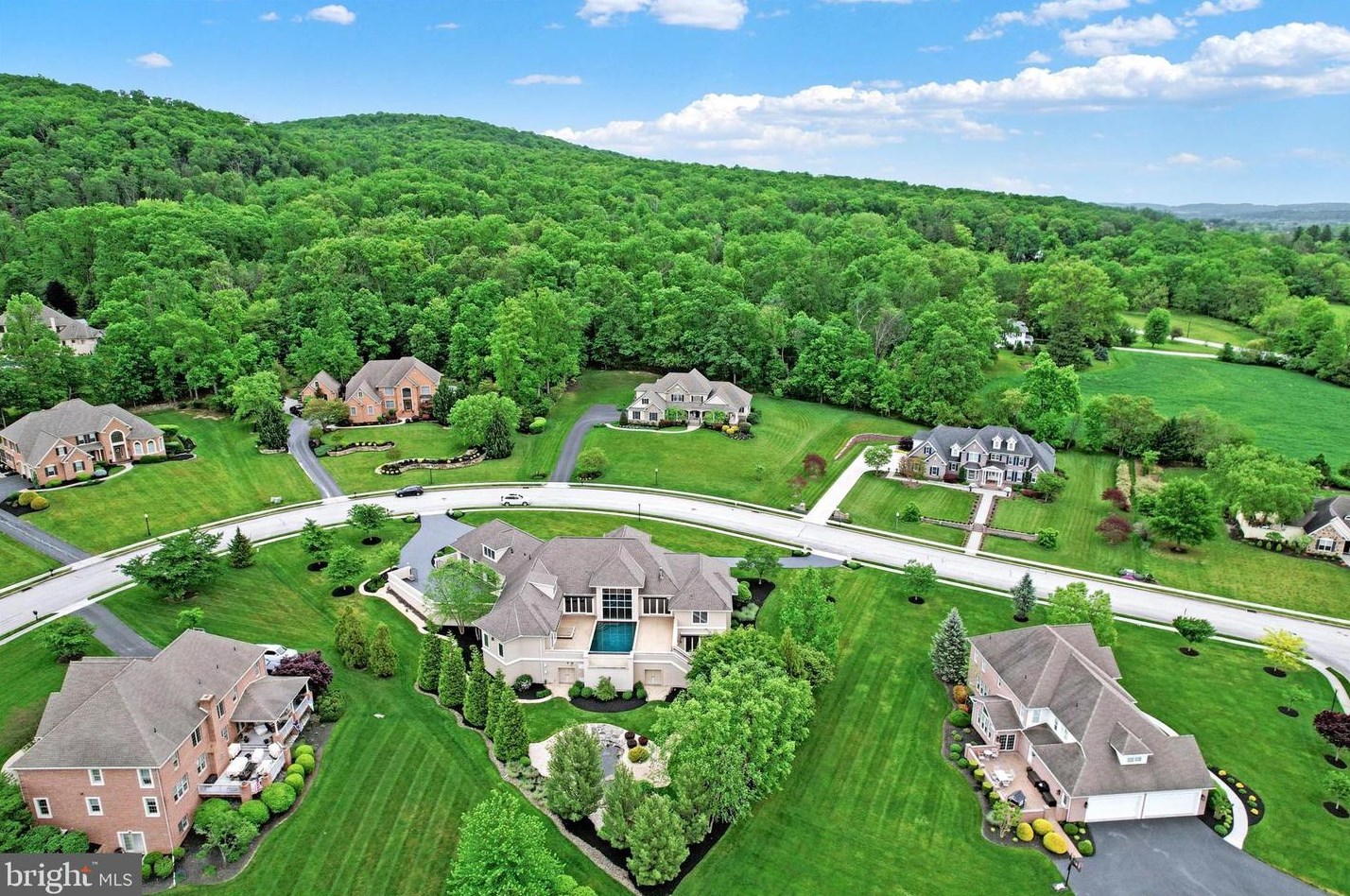 280 Thornhill Dr, Hanover PA  17331-7973 exterior