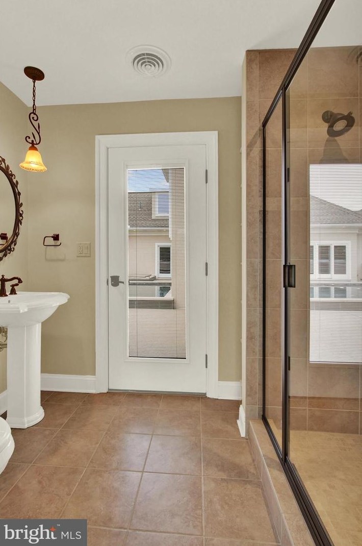 280 Thornhill Dr, Hanover PA  17331-7973 exterior