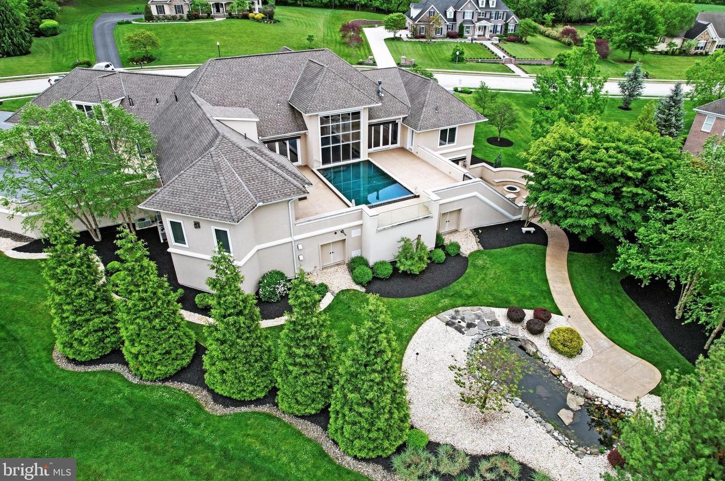 280 Thornhill Dr, Hanover PA  17331-7973 exterior