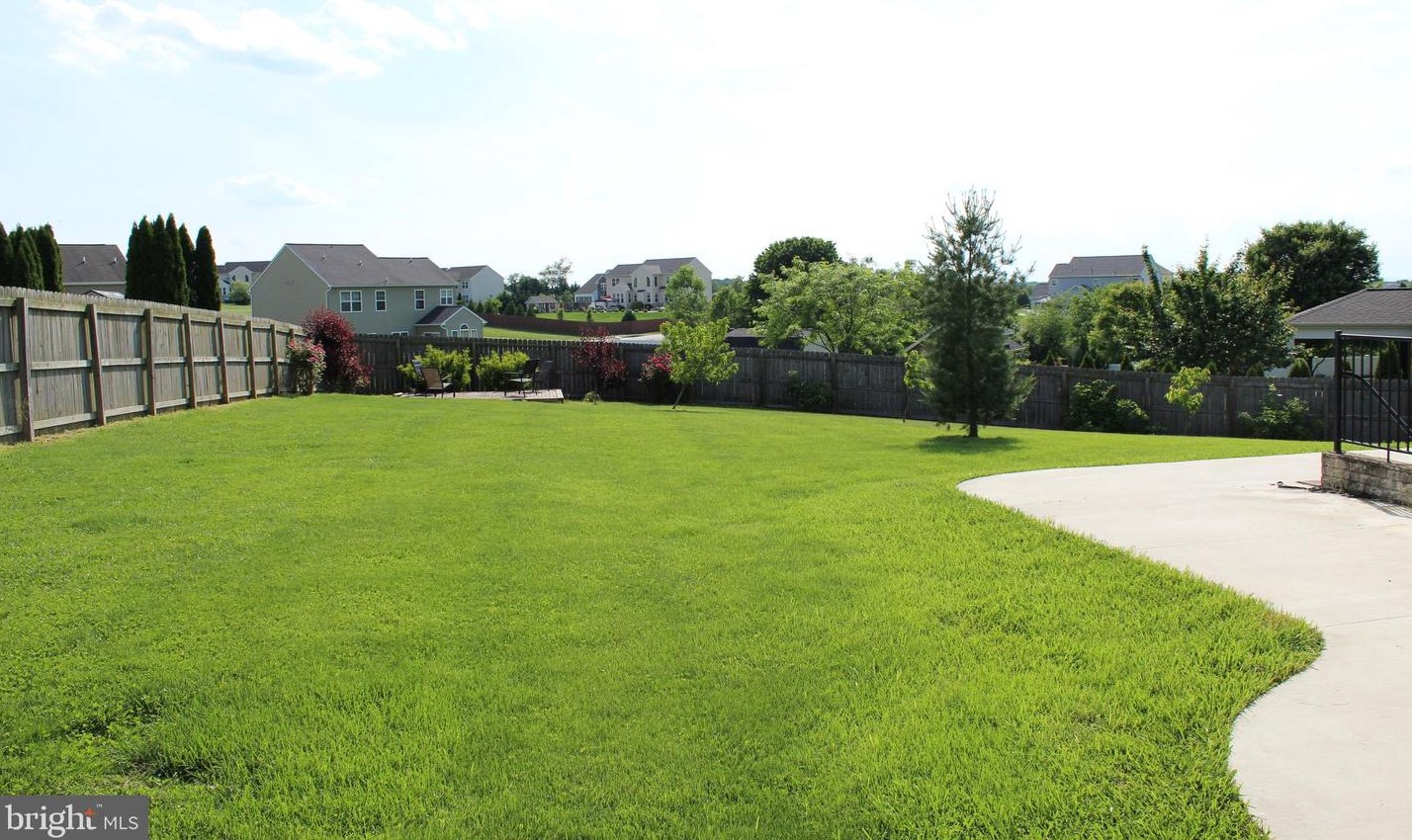 2251 Water Garden Dr, Hanover PA 17331-8323 exterior