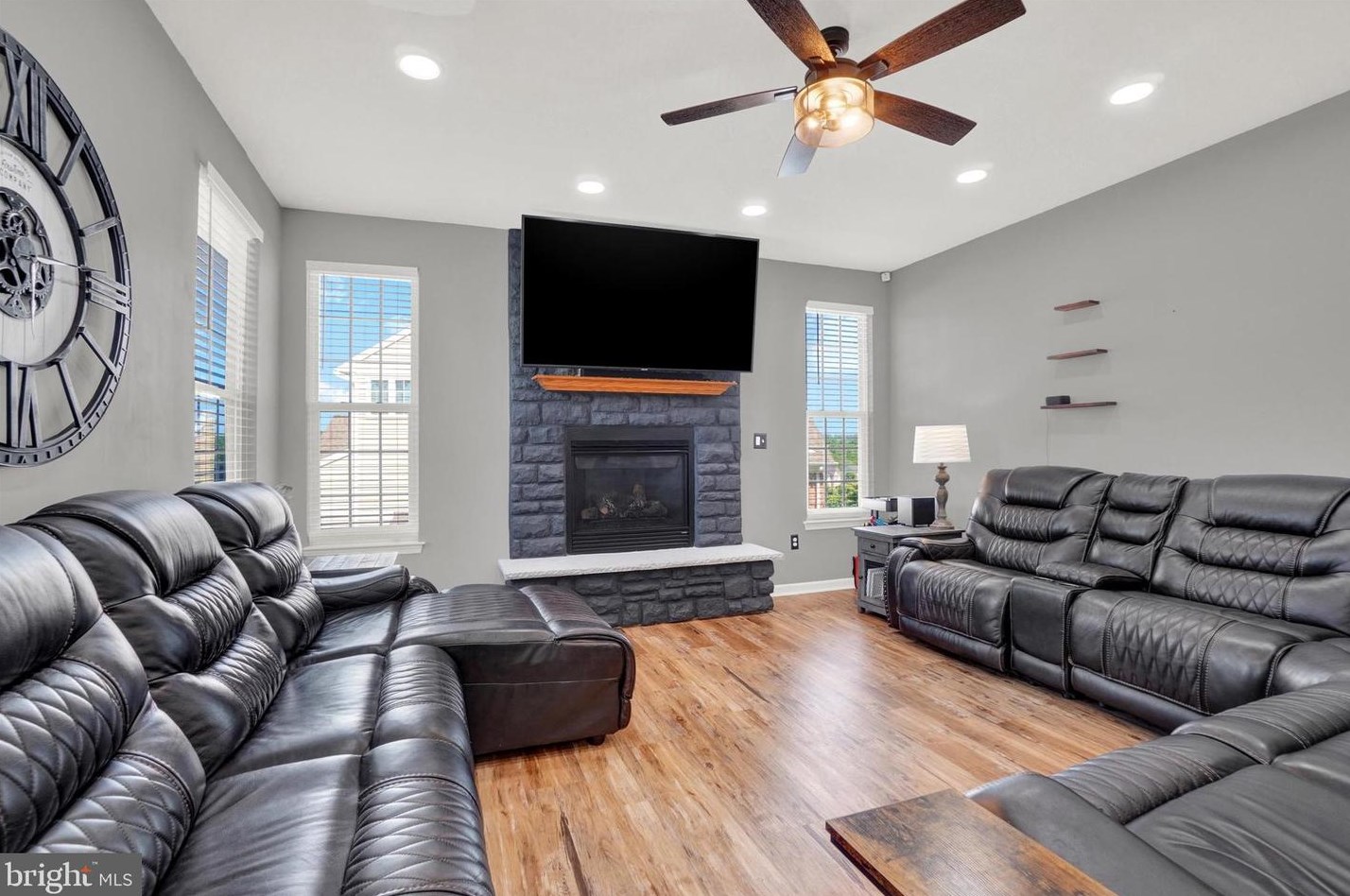 2542 Codorus Ln, Spring Grove PA  17362-9101 exterior