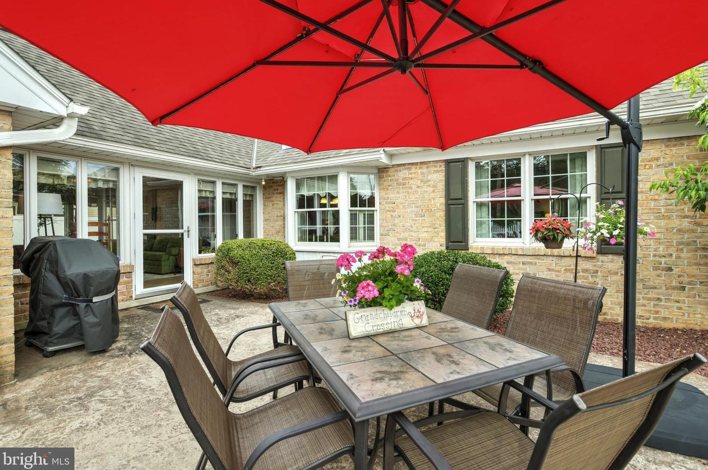 387 Dart Dr, Hanover PA 17331-1324 exterior