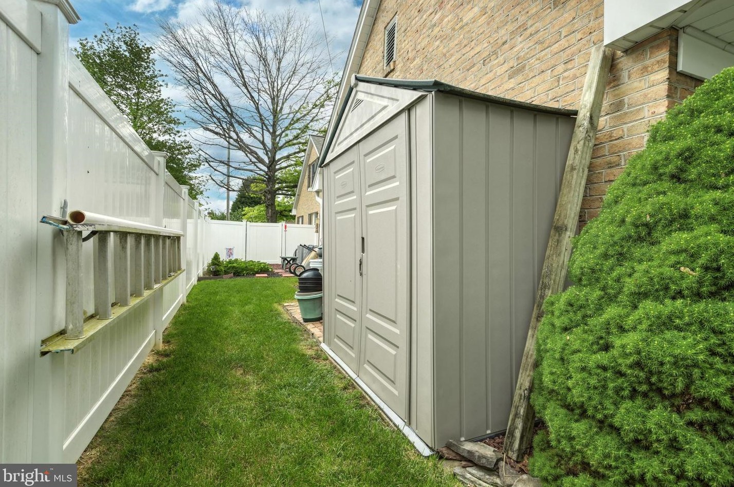 387 Dart Dr, Hanover PA 17331-1324 exterior