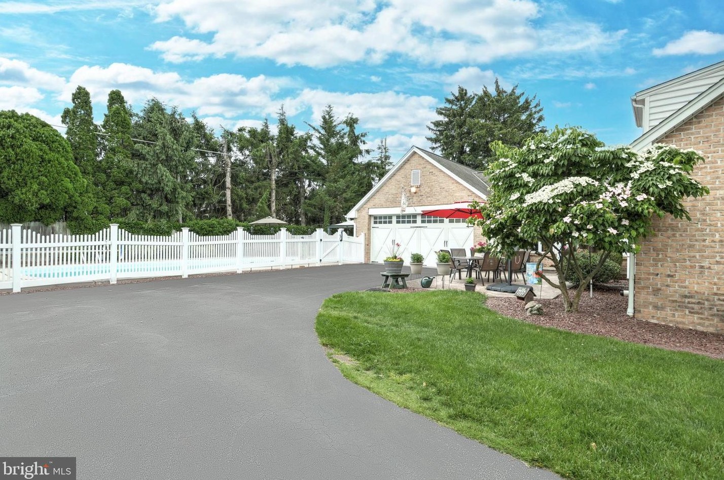 387 Dart Dr, Hanover PA 17331-1324 exterior