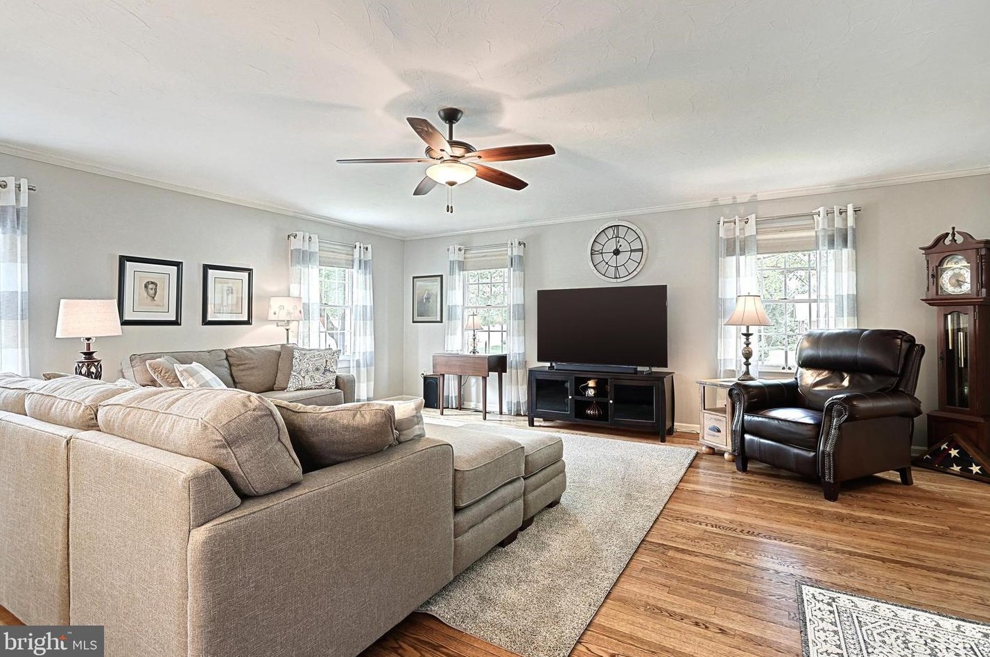 387 Dart Dr, Hanover PA 17331-1324 exterior