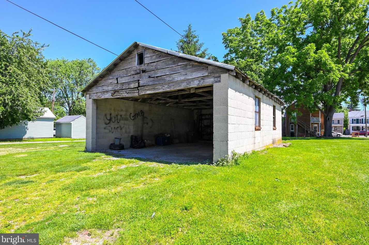 575 Baltimore St, Hanover PA 17331-3314 exterior