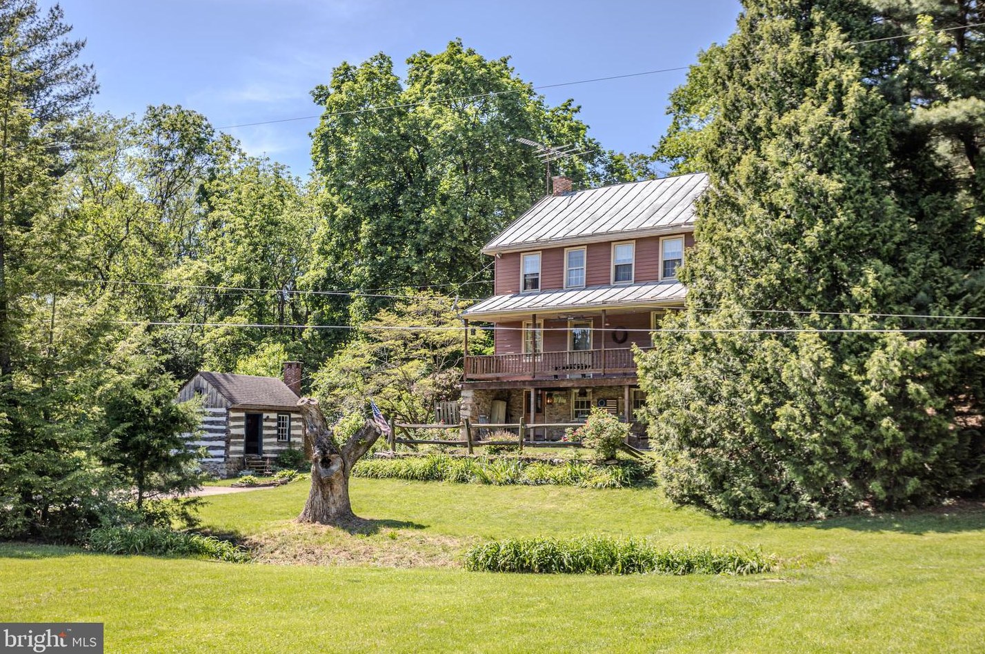 497 Laurence Dr, Hanover PA 17331-8499 exterior