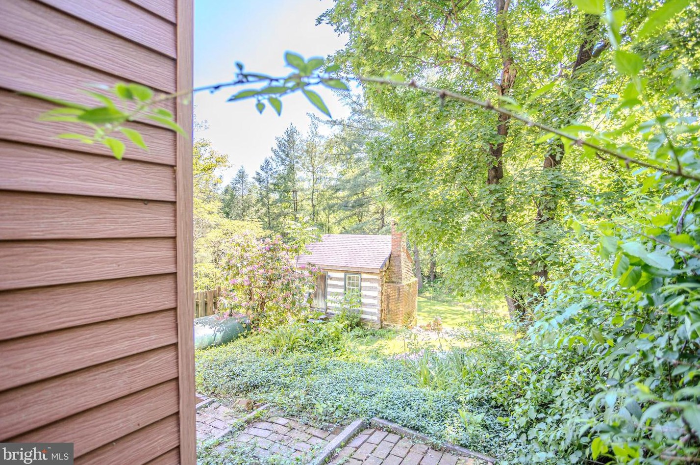 497 Laurence Dr, Hanover PA 17331-8499 exterior