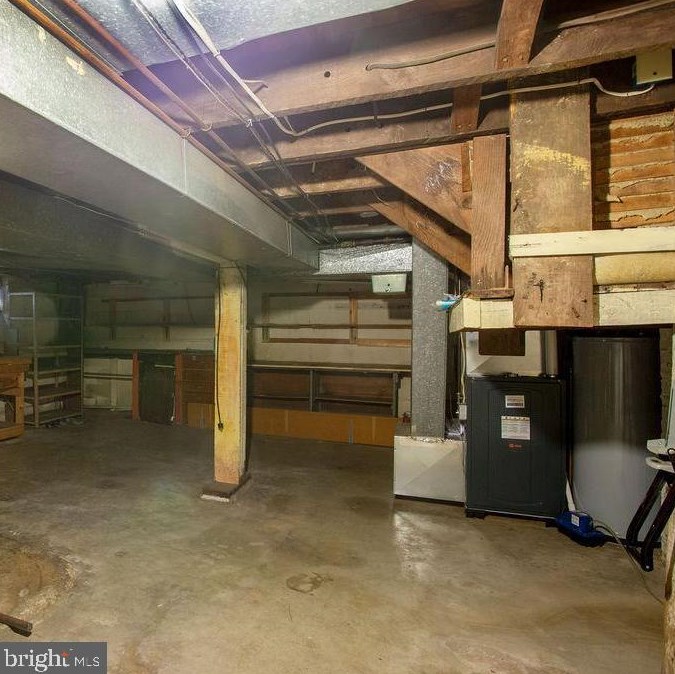 6 Penn St, Hanover PA 17331-1924 exterior