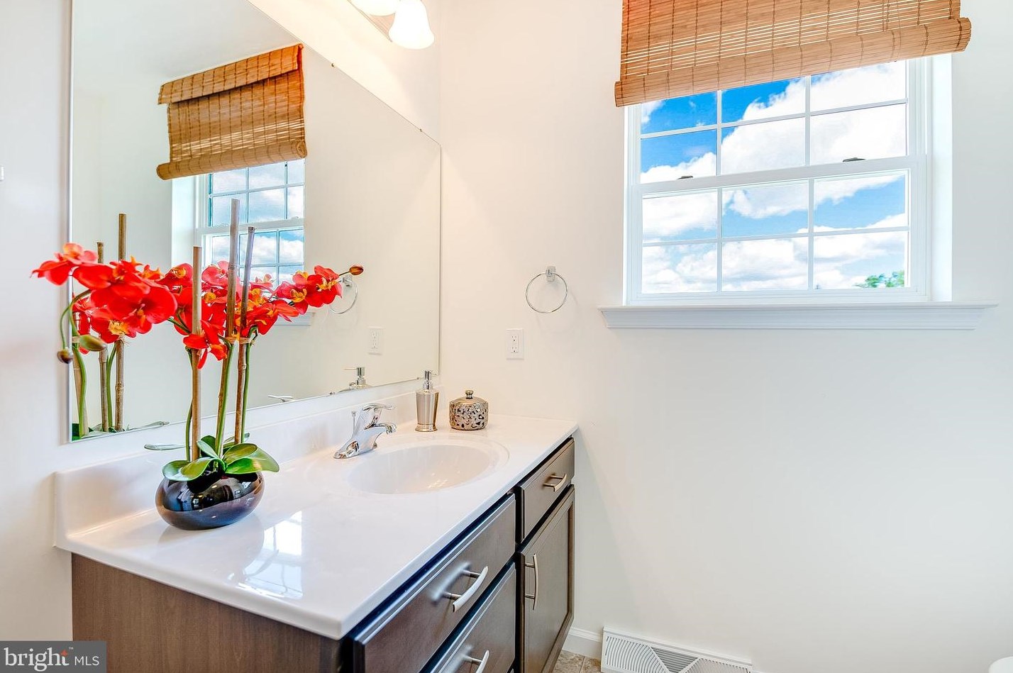 1221 Maple Ln, Hanover PA 17331-9251 exterior