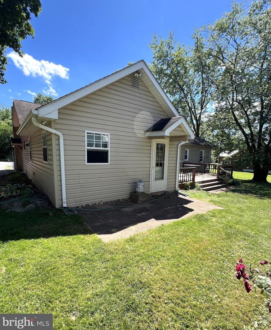 2085 Roosevelt Ave, York PA 17401-2915 exterior