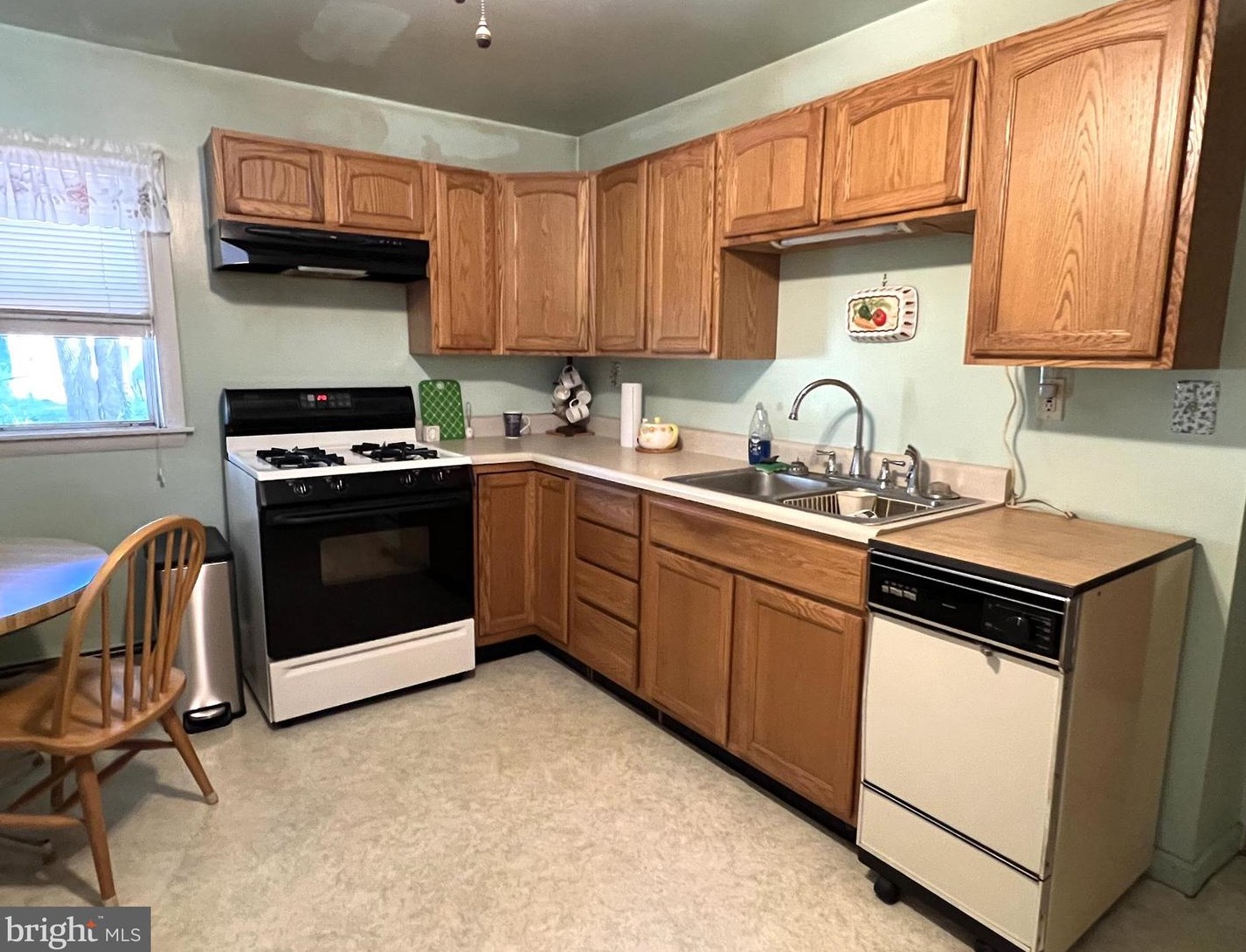 2085 Roosevelt Ave, York PA 17401-2915 exterior