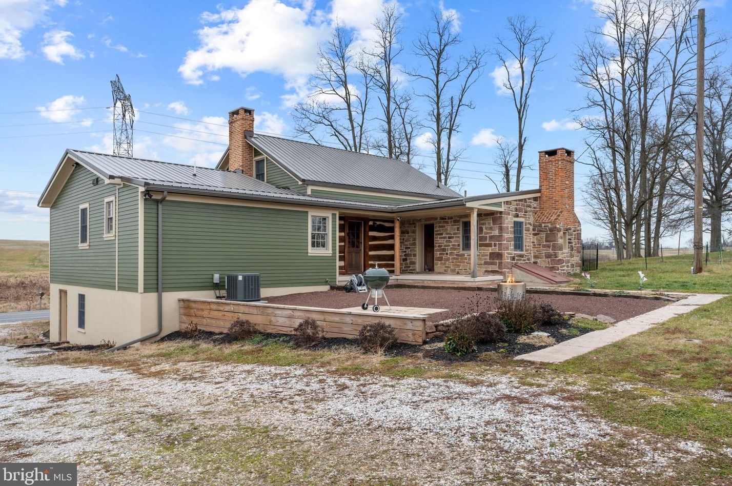 445 Bowers Brg Rd, Strinestown PA  17345-9231 exterior