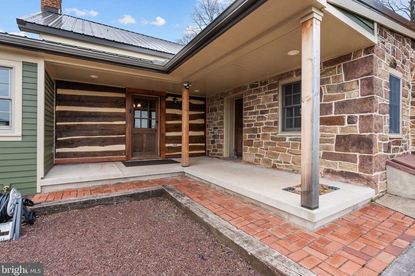 445 Bowers Brg Rd, Strinestown PA  17345-9231 exterior