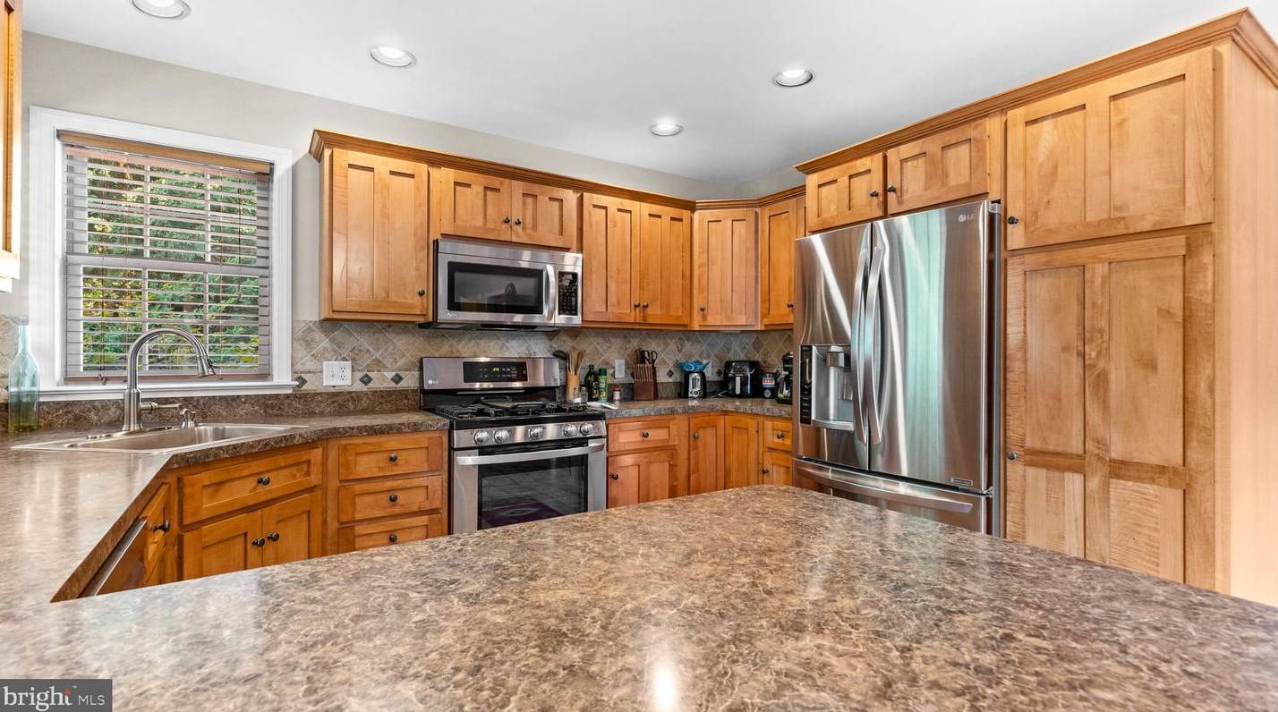 465 Sterling Dr, Red Lion PA  17356-9505 exterior