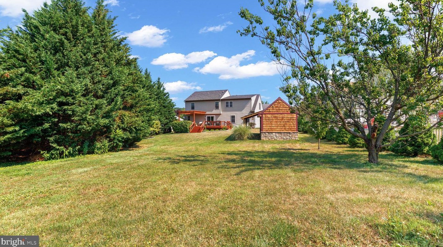 465 Sterling Dr, Red Lion PA  17356-9505 exterior