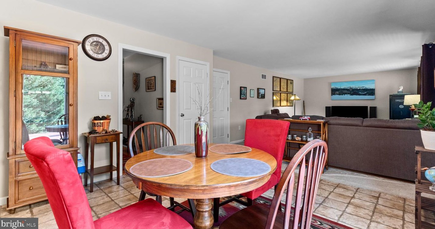 465 Sterling Dr, Red Lion PA  17356-9505 exterior