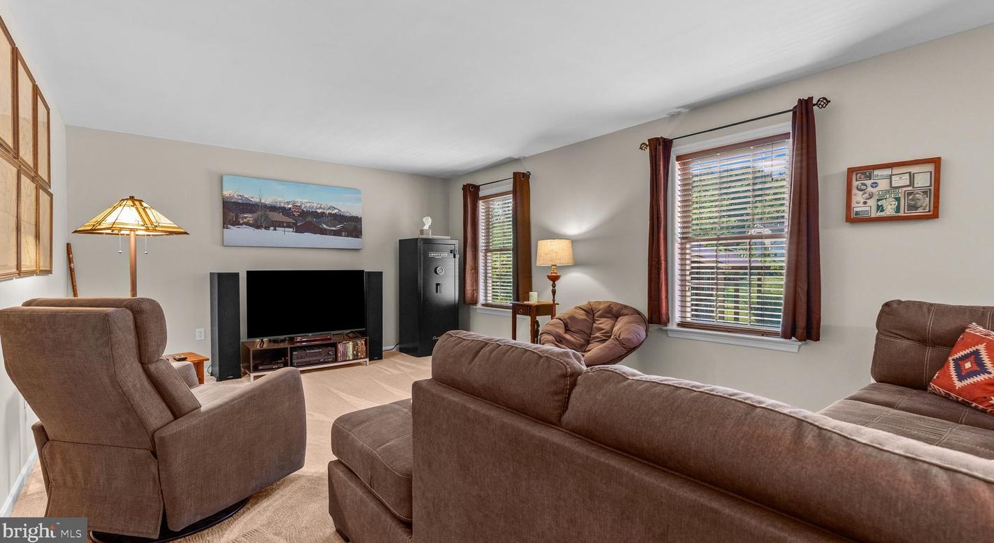 465 Sterling Dr, Red Lion PA  17356-9505 exterior