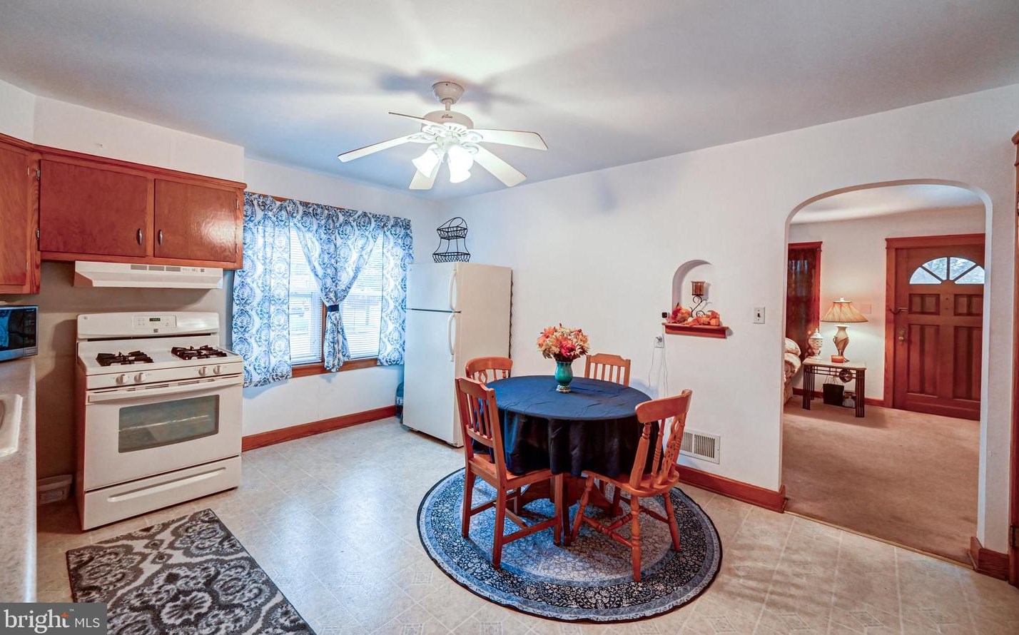 328 Elm Ave, Hanover PA 17331-1906 exterior