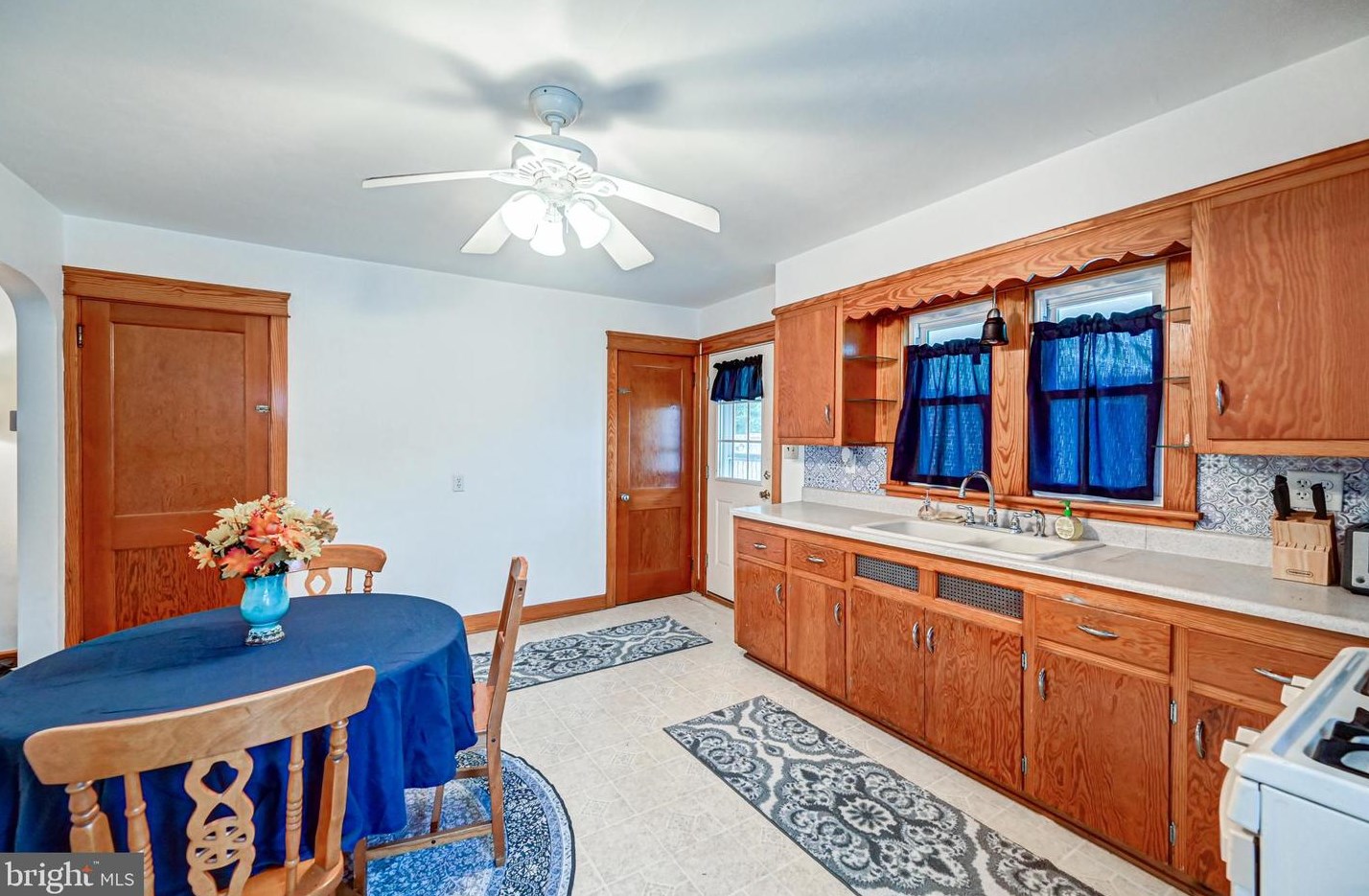 328 Elm Ave, Hanover PA 17331-1906 exterior