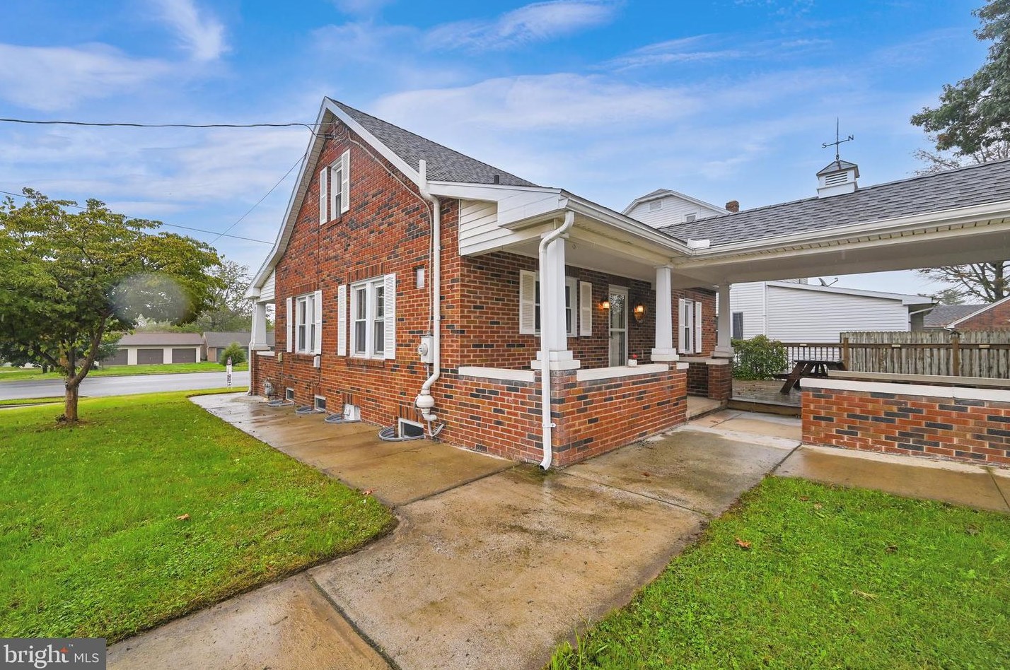 328 Elm Ave, Hanover PA 17331-1906 exterior