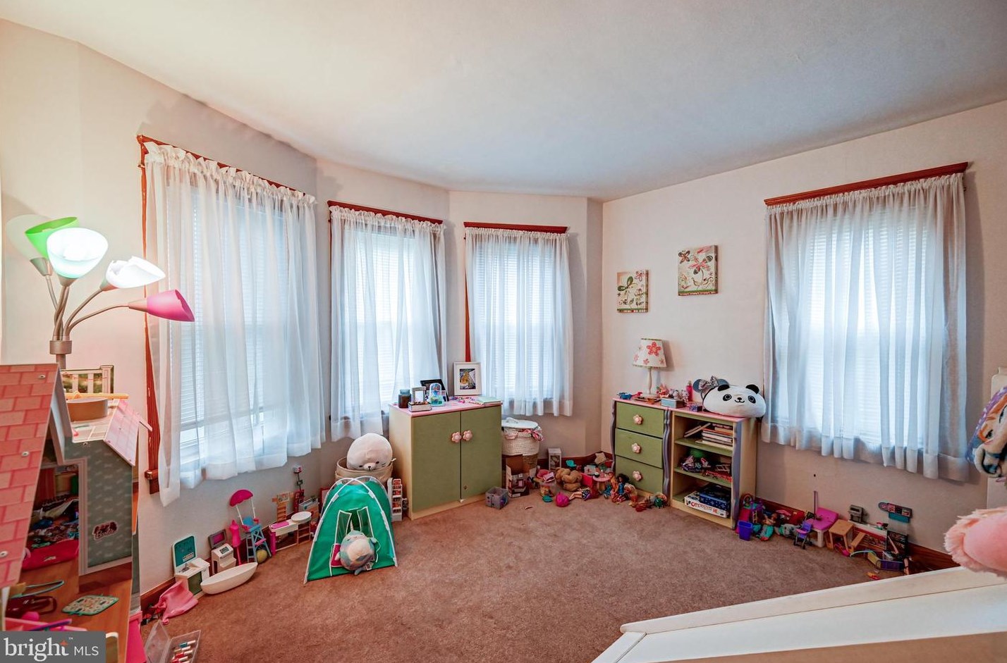 328 Elm Ave, Hanover PA 17331-1906 exterior