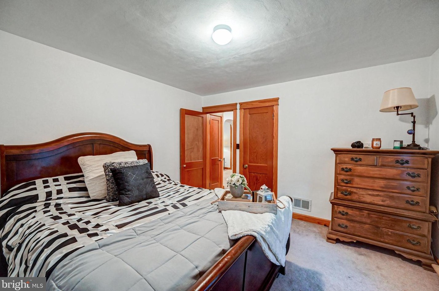 328 Elm Ave, Hanover PA 17331-1906 exterior