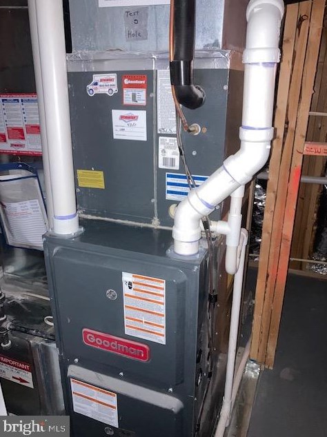 37 Ctr St, Hanover PA 17331-2829 exterior