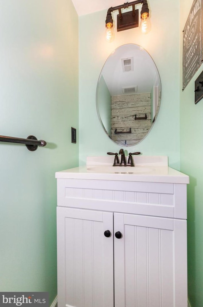 37 Ctr St, Hanover PA 17331-2829 exterior