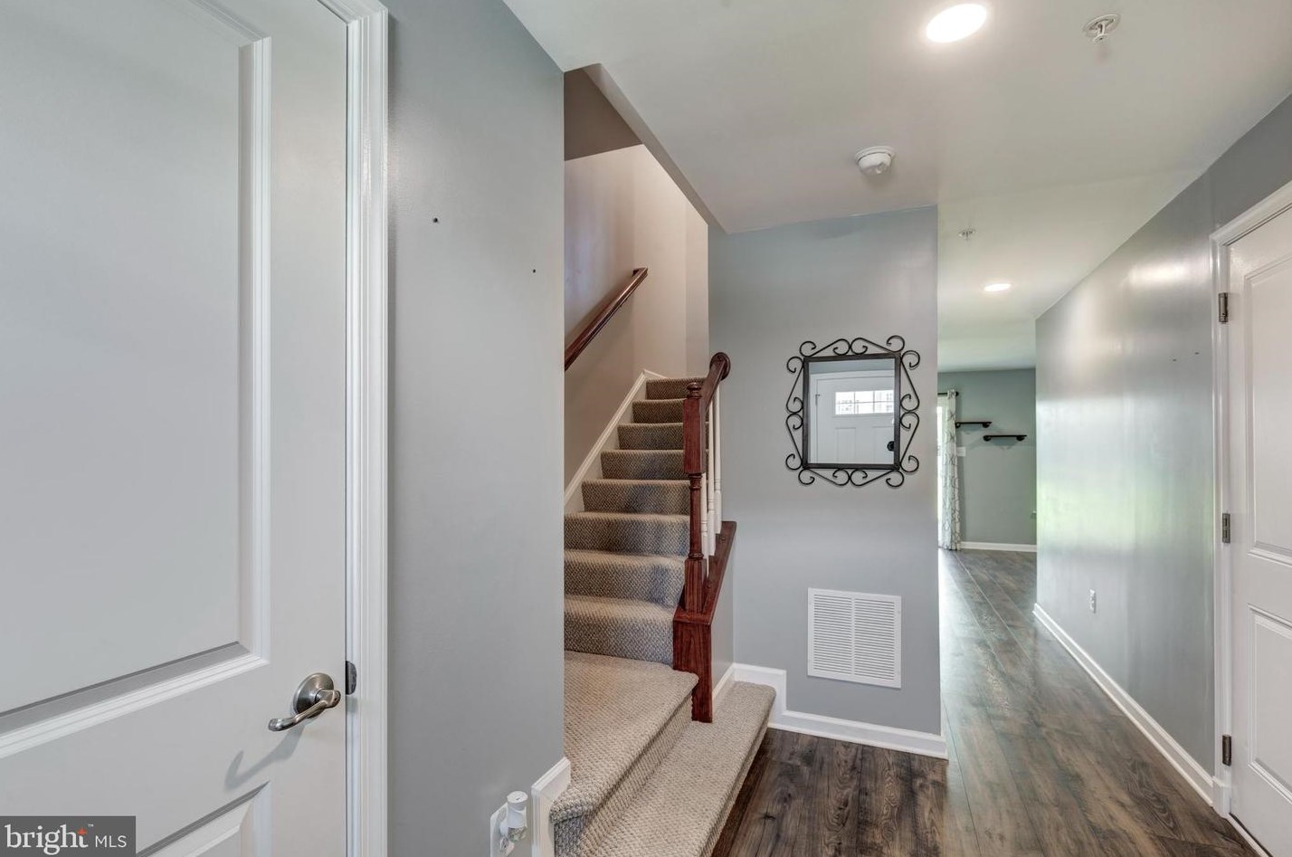 37 Ctr St, Hanover PA 17331-2829 exterior