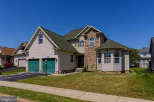 322 Fox Knoll Ct, Hanover, PA 17331 - Photo 1