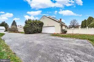 2035 Parkton Ln, York, PA 17408 - Photo 29