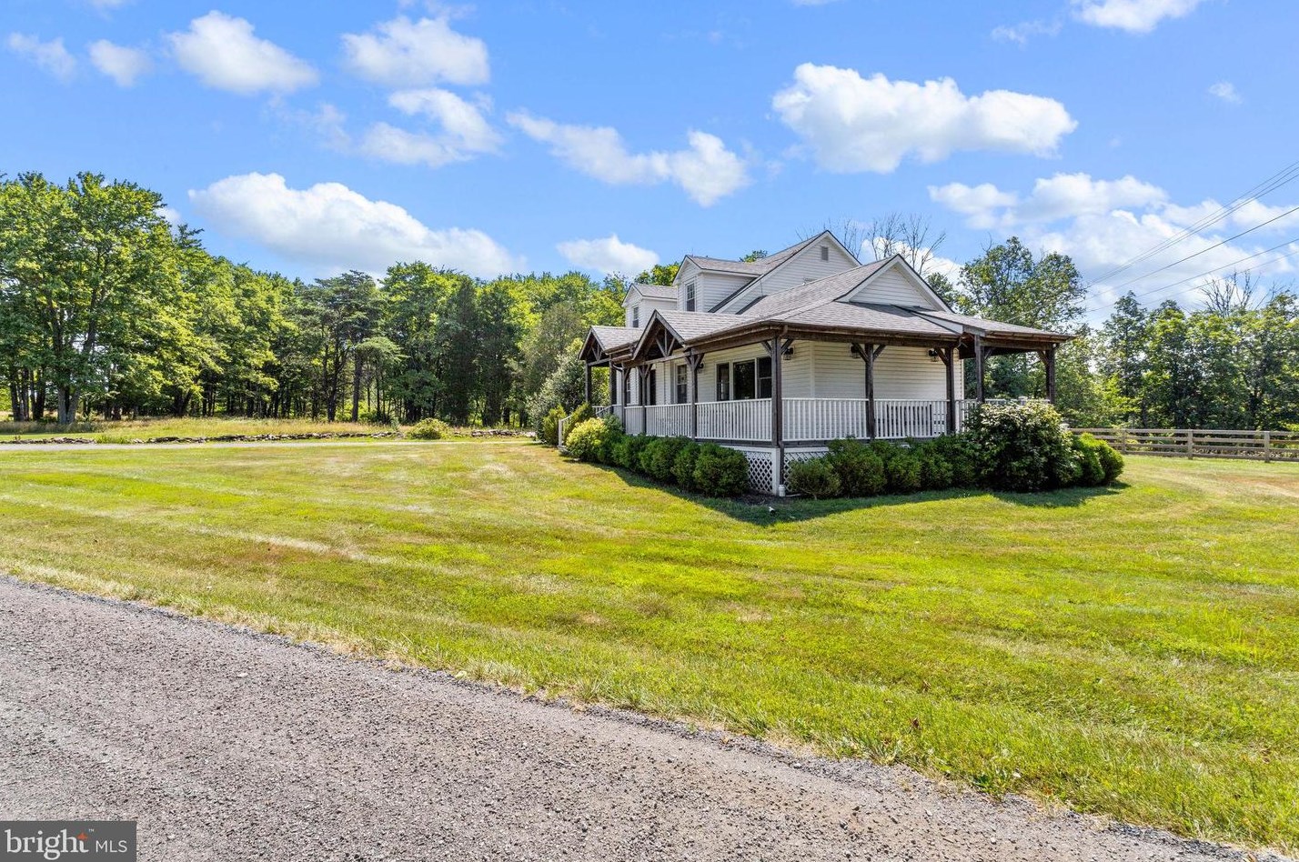 85 Federal Twist Rd, Stockton NJ  08559-1807 exterior