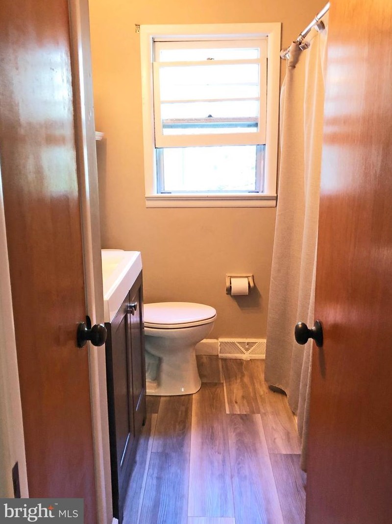 21 Lake Dr, West Amwell NJ  08530-2705 exterior