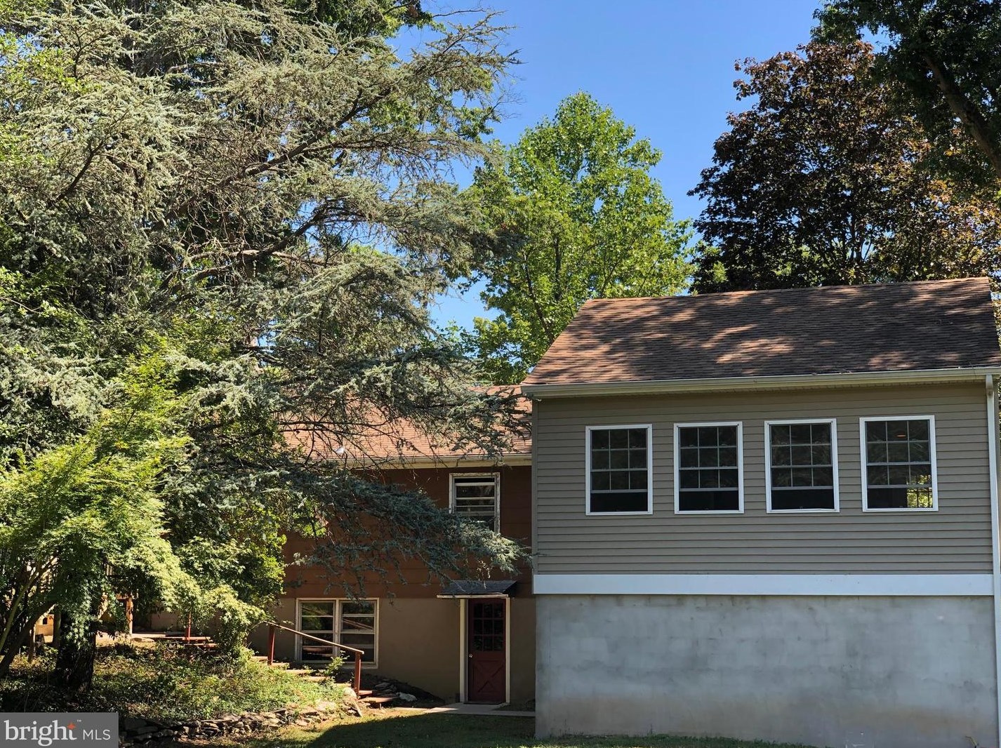 21 Lake Dr, West Amwell NJ  08530-2705 exterior