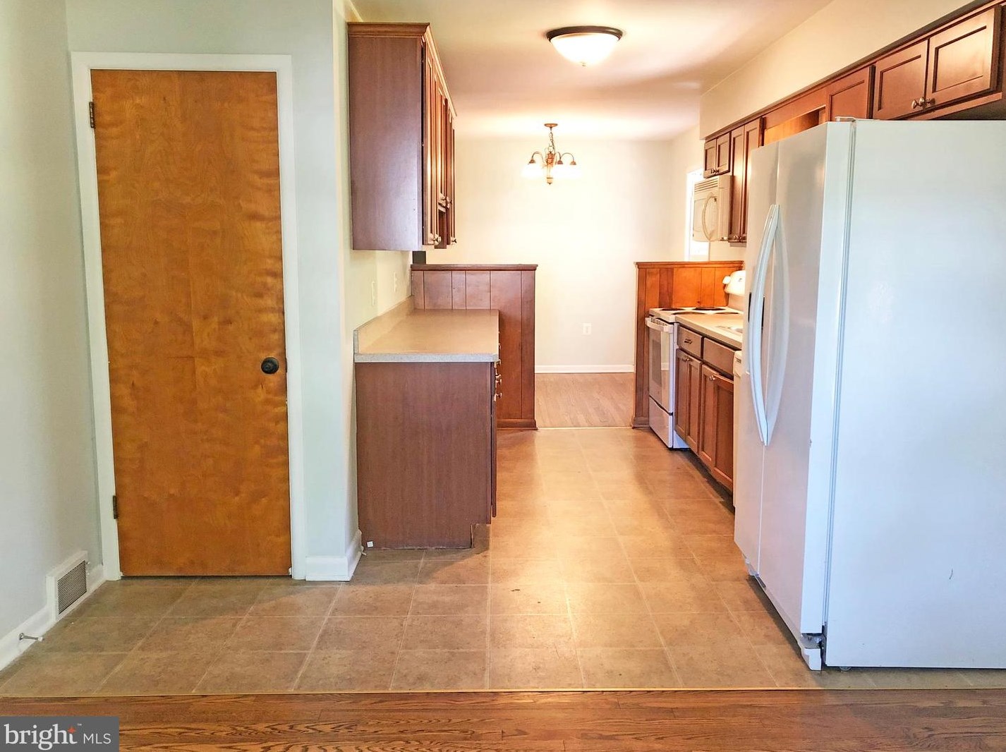 21 Lake Dr, West Amwell NJ  08530-2705 exterior