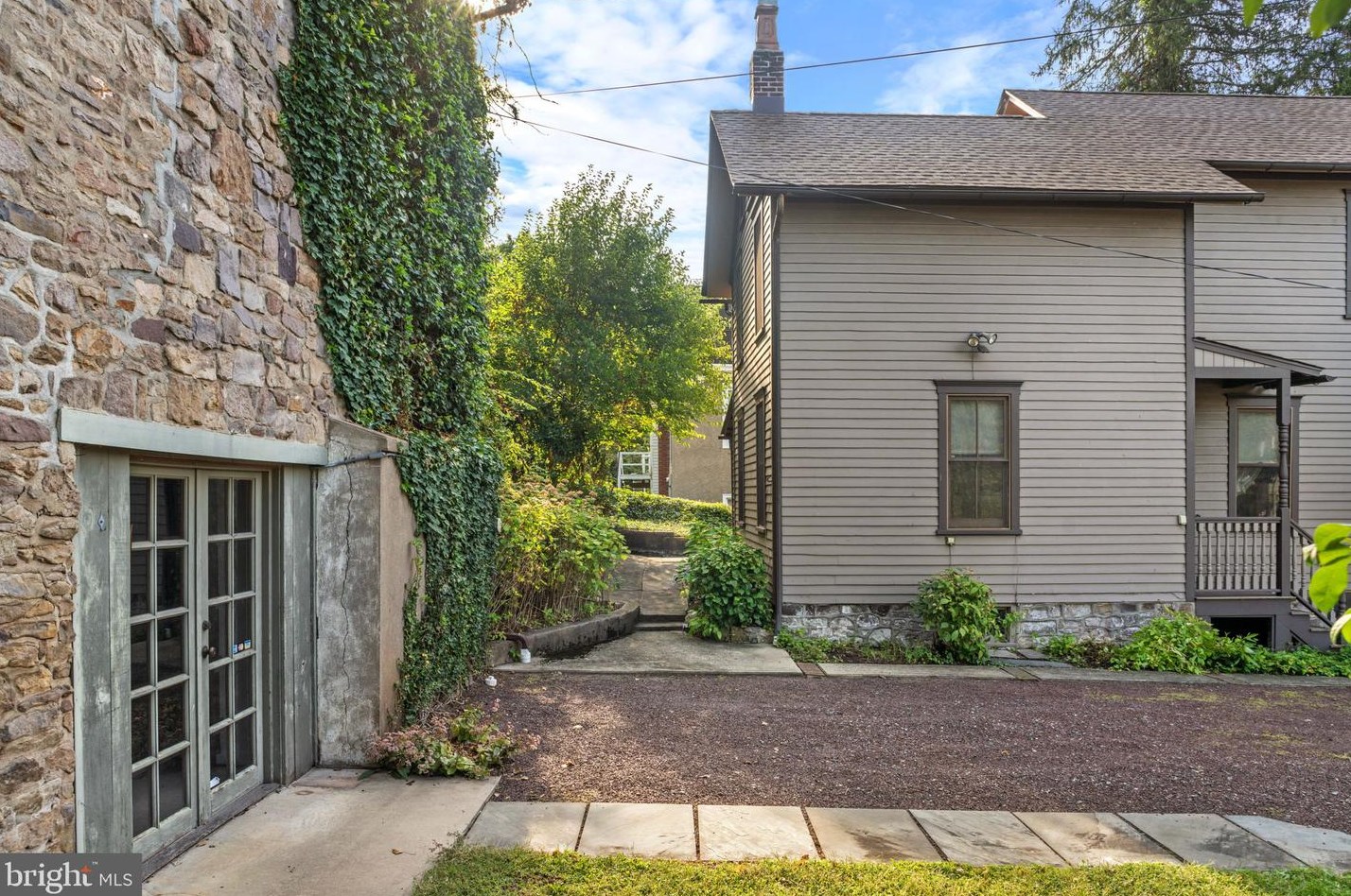 3 Main St, Stockton NJ 08559-2120 exterior