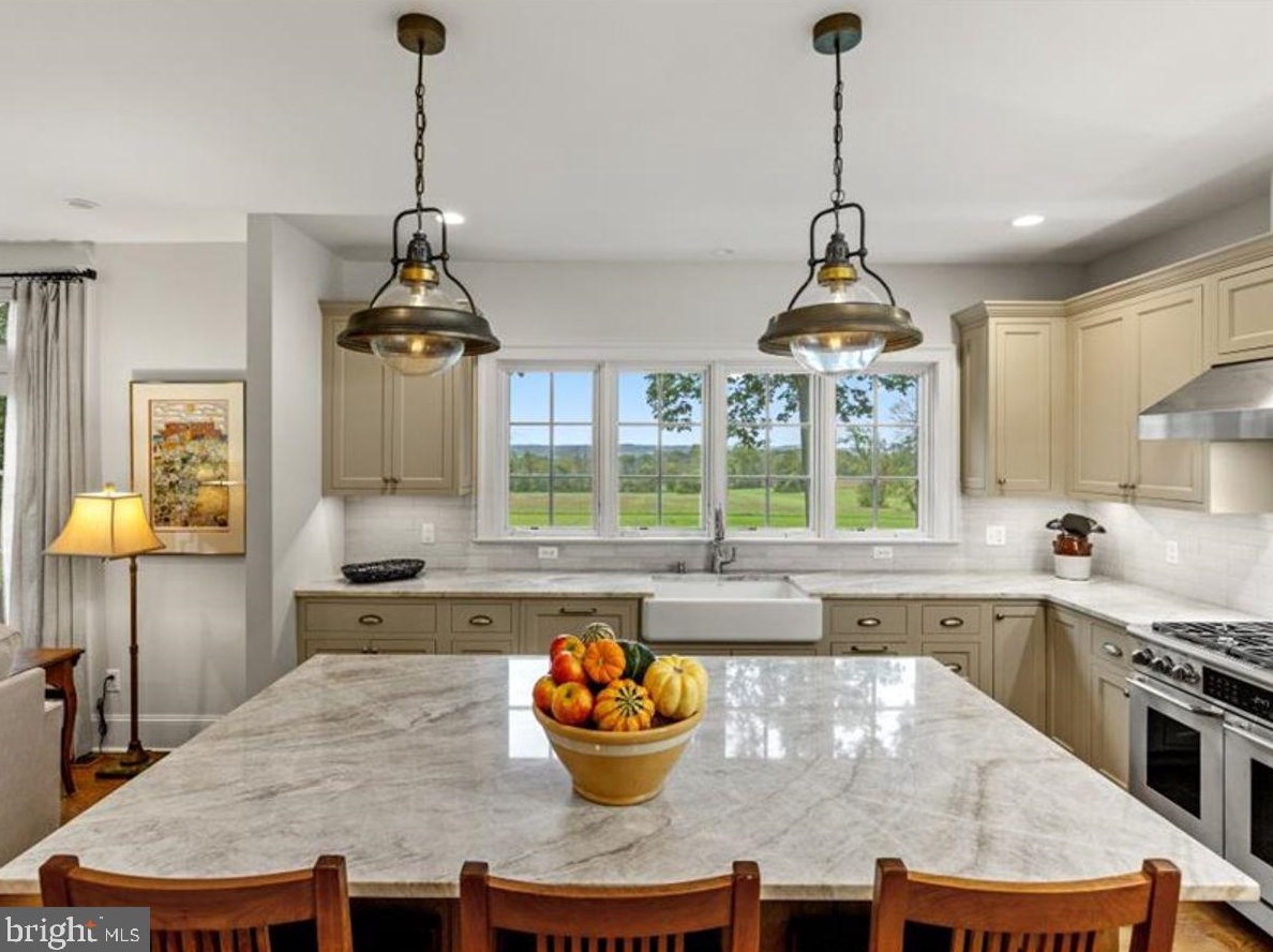 150 Sandy Rdg Rd, Stockton NJ 08559-1513 exterior