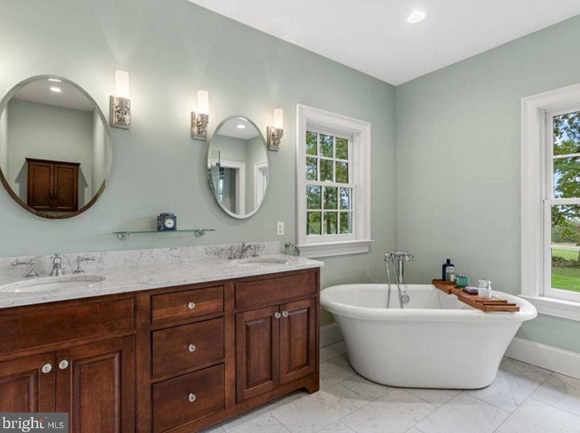 150 Sandy Rdg Rd, Stockton NJ 08559-1513 exterior