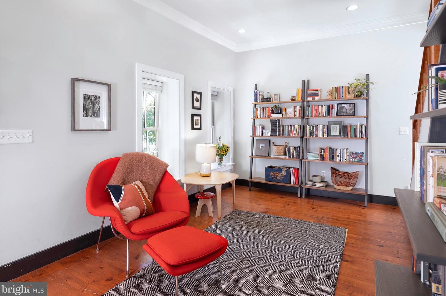 6 Main St, Stockton NJ 08559-2120 exterior