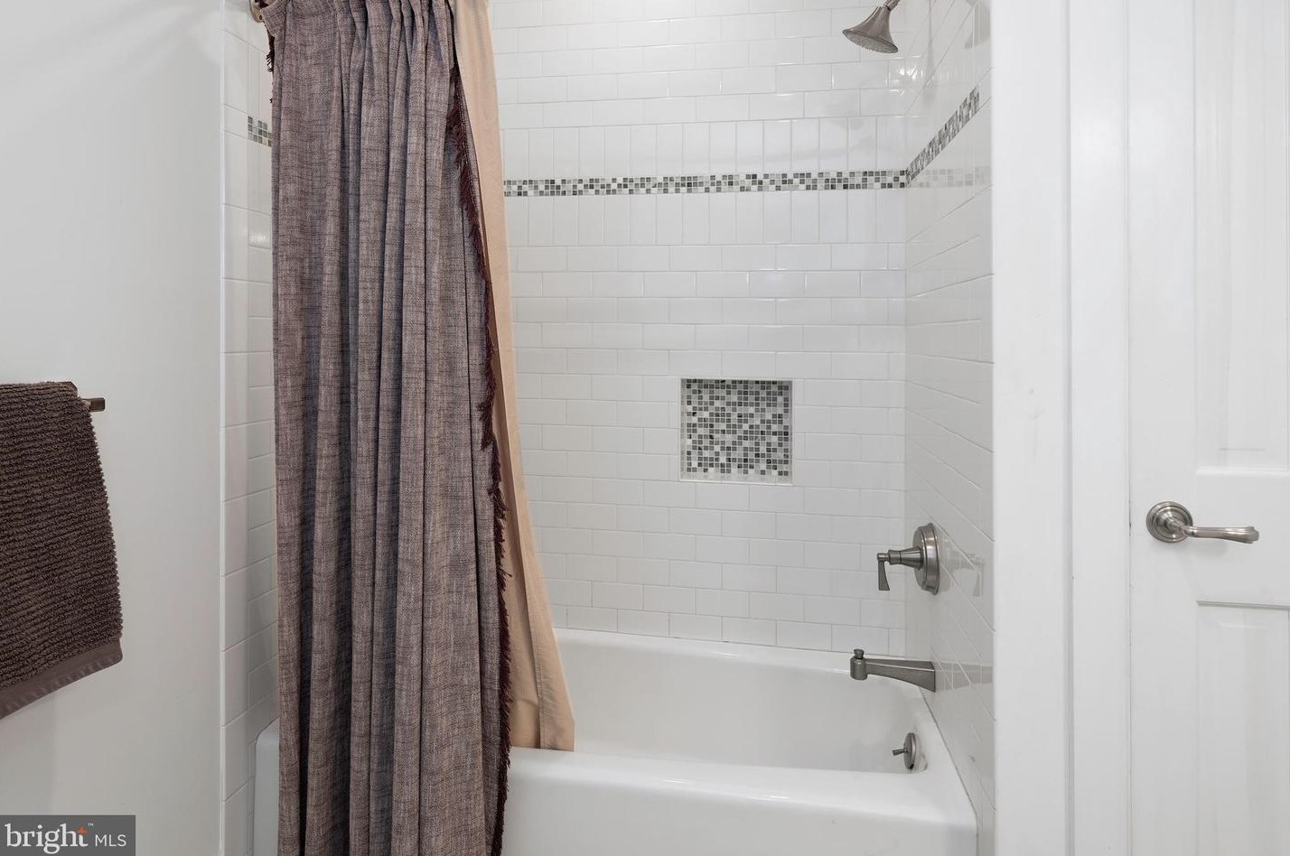 6 Main St, Stockton NJ 08559-2120 exterior