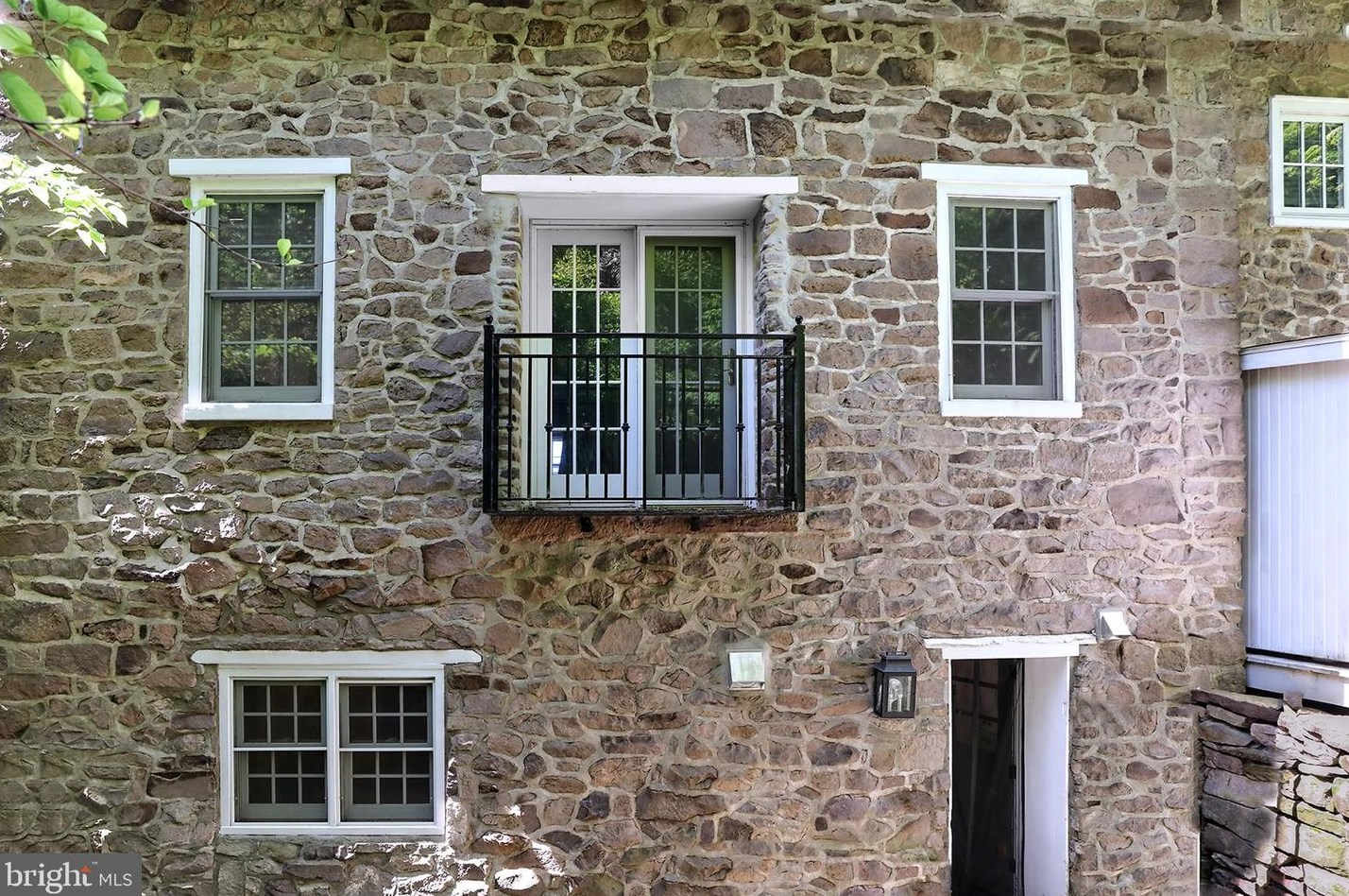 6 Main St, Stockton NJ 08559-2120 exterior