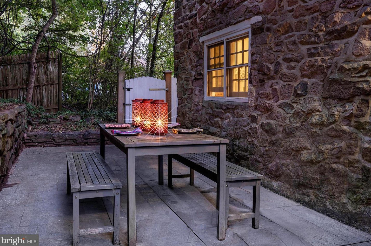 6 Main St, Stockton NJ 08559-2120 exterior