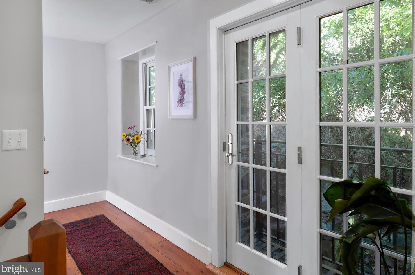 6 Main St, Stockton NJ 08559-2120 exterior