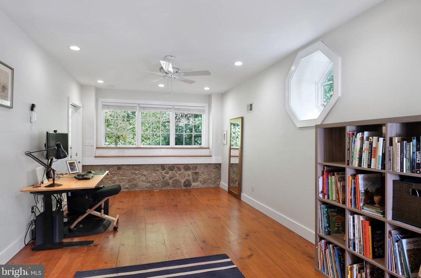 6 Main St, Stockton NJ 08559-2120 exterior