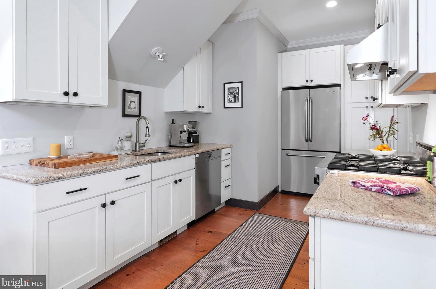 6 Main St, Stockton NJ 08559-2120 exterior