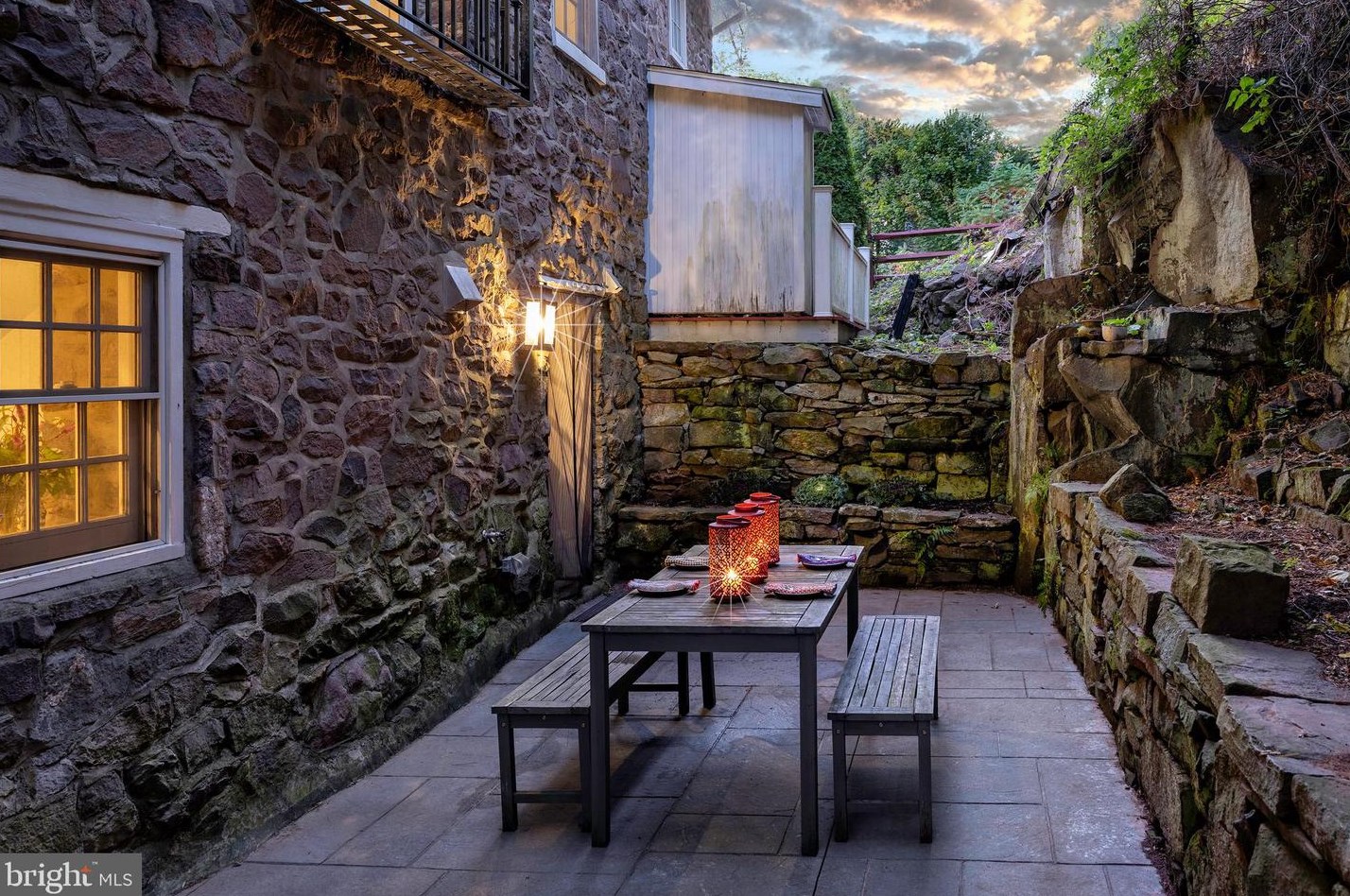 6 Main St, Stockton NJ 08559-2120 exterior