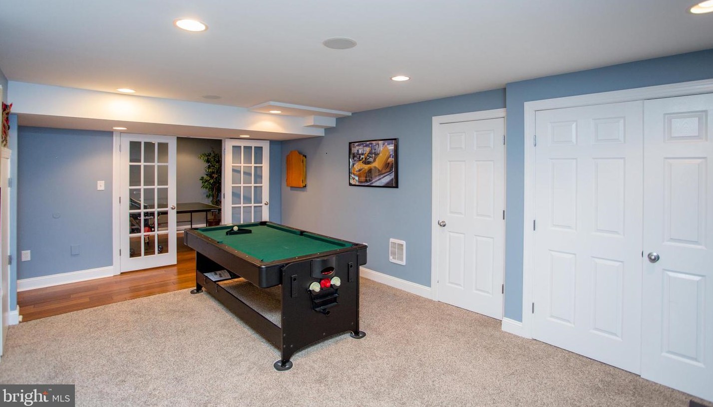 19 Ferris Wheel Dr, West Amwell NJ  08530-3441 exterior